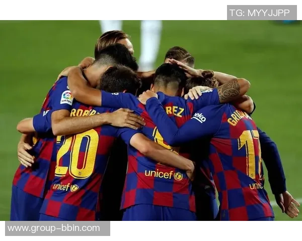 罗贝托与阿尔巴合影留念感慨共度岁月祝福未来一切顺利