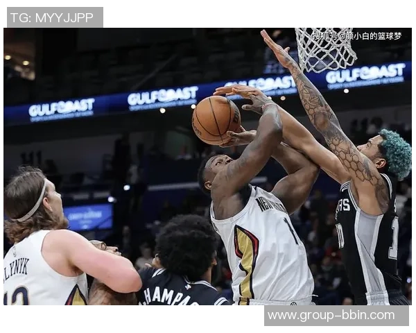 福克斯表现不佳8投4中仅得12分2篮板7助攻罚球命中率低失误频繁